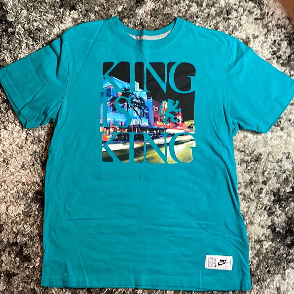 Nike LeBron James King Is King T-Shirt Men's Size Large Green